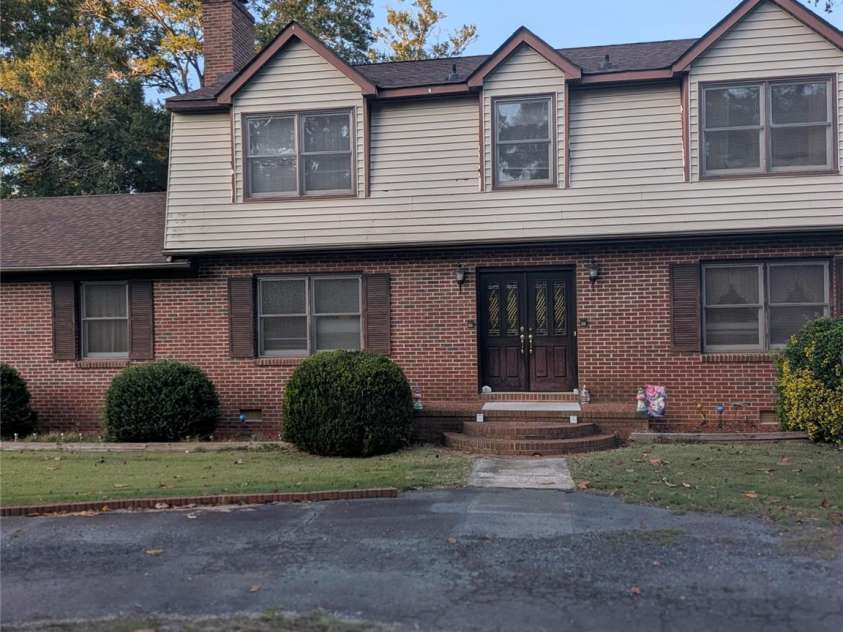 1379 Oakdale Road, Rock Hill, SC 29730.  MLS# CAR4433411, YatesRealty ID 57408. 