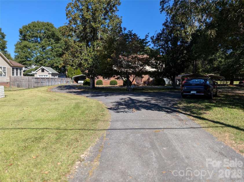 1379 Oakdale Road, Rock Hill, SC 29730.  MLS# CAR4433411, YatesRealty ID 57408. 