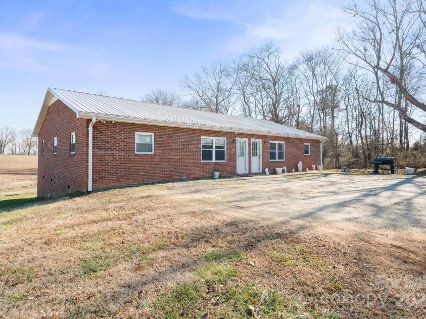 5071 ike Circle, Granite Falls, NC 28630.  MLS# CAR4216826, YatesRealty ID 5741. 
