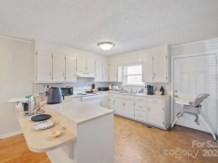 5071 ike Circle, Granite Falls, NC 28630.  MLS# CAR4216826, YatesRealty ID 5741. 