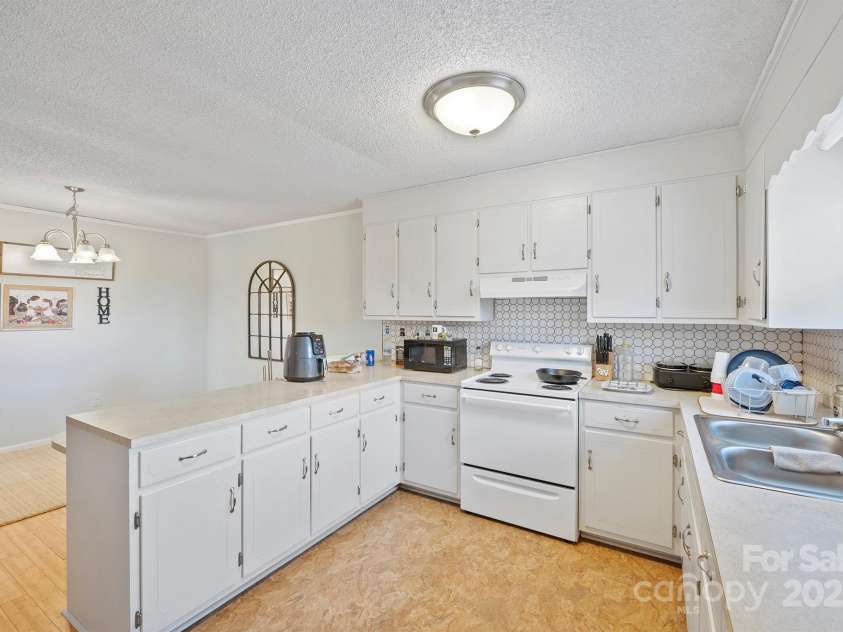 5071 ike Circle, Granite Falls, NC 28630.  MLS# CAR4216826, YatesRealty ID 5741. 