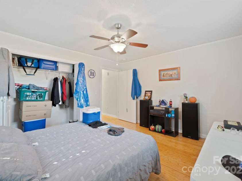 5071 ike Circle, Granite Falls, NC 28630.  MLS# CAR4216826, YatesRealty ID 5741. 