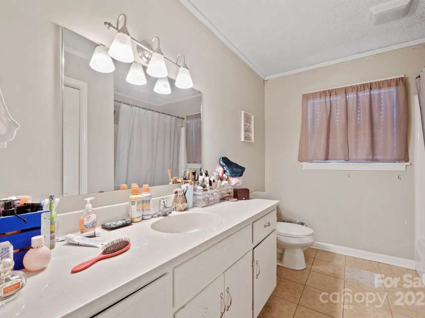 5071 ike Circle, Granite Falls, NC 28630.  MLS# CAR4216826, YatesRealty ID 5741. 