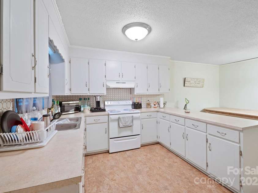 5071 ike Circle, Granite Falls, NC 28630.  MLS# CAR4216826, YatesRealty ID 5741. 