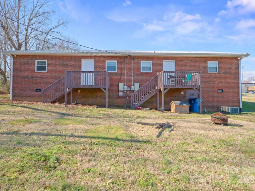 5071 ike Circle, Granite Falls, NC 28630.  MLS# CAR4216826, YatesRealty ID 5741. 