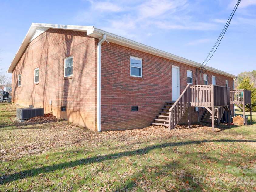 5071 ike Circle, Granite Falls, NC 28630.  MLS# CAR4216826, YatesRealty ID 5741. 