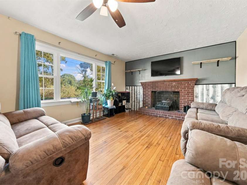 640 Diamondhead Drive, Lenoir, NC 28645.  MLS# CAR4435699, YatesRealty ID 57414. 