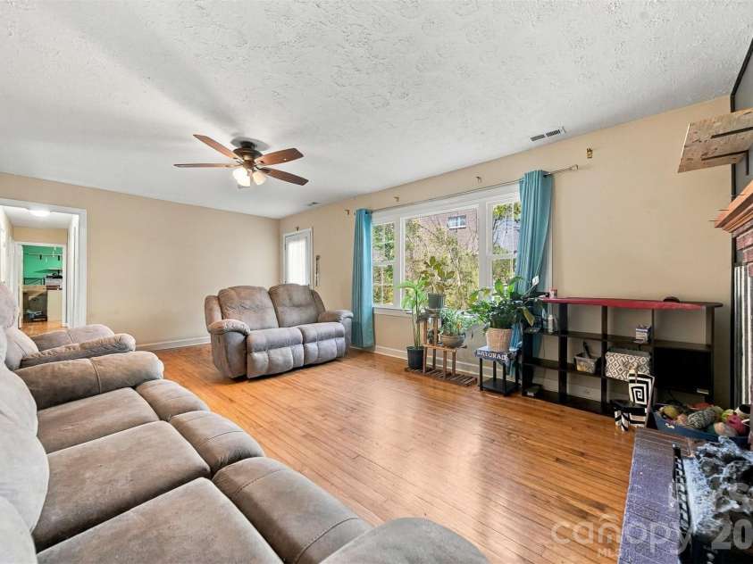 640 Diamondhead Drive, Lenoir, NC 28645.  MLS# CAR4435699, YatesRealty ID 57414. 