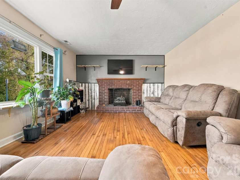 640 Diamondhead Drive, Lenoir, NC 28645.  MLS# CAR4435699, YatesRealty ID 57414. 