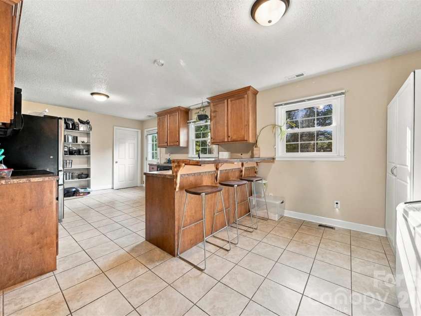 640 Diamondhead Drive, Lenoir, NC 28645.  MLS# CAR4435699, YatesRealty ID 57414. 