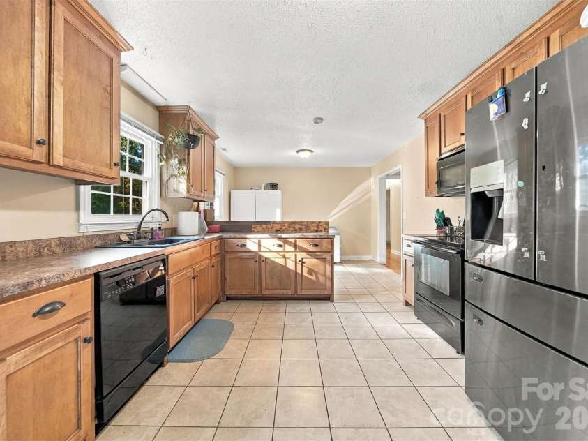 640 Diamondhead Drive, Lenoir, NC 28645.  MLS# CAR4435699, YatesRealty ID 57414. 