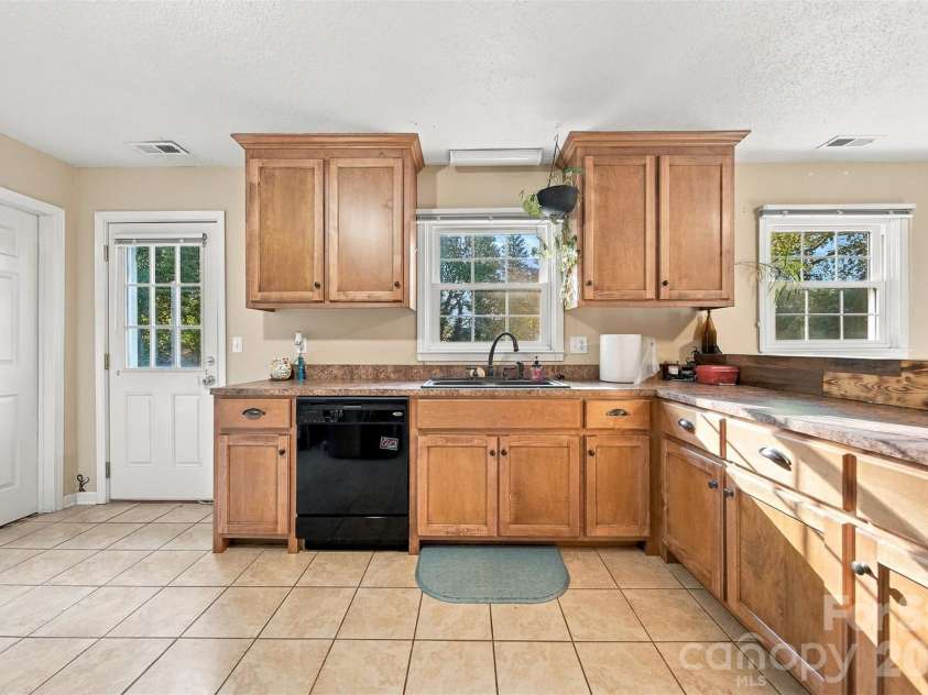 640 Diamondhead Drive, Lenoir, NC 28645.  MLS# CAR4435699, YatesRealty ID 57414. 