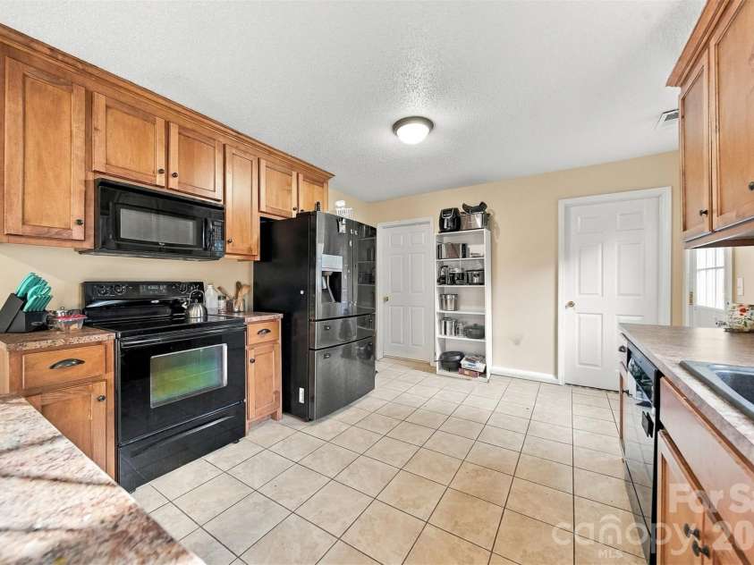 640 Diamondhead Drive, Lenoir, NC 28645.  MLS# CAR4435699, YatesRealty ID 57414. 