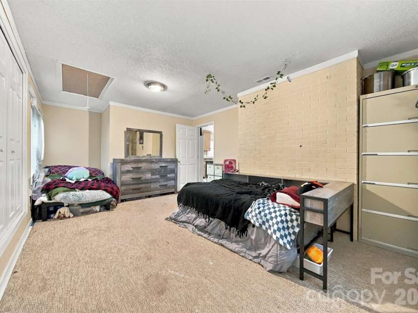 640 Diamondhead Drive, Lenoir, NC 28645.  MLS# CAR4435699, YatesRealty ID 57414. 