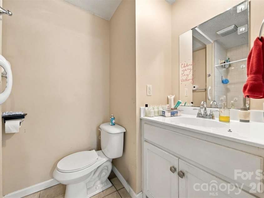 640 Diamondhead Drive, Lenoir, NC 28645.  MLS# CAR4435699, YatesRealty ID 57414. 