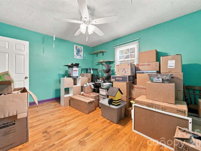 640 Diamondhead Drive, Lenoir, NC 28645.  MLS# CAR4435699, YatesRealty ID 57414. 