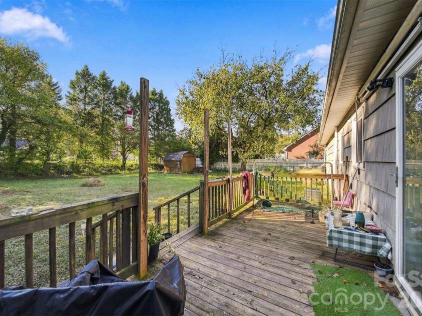 640 Diamondhead Drive, Lenoir, NC 28645.  MLS# CAR4435699, YatesRealty ID 57414. 