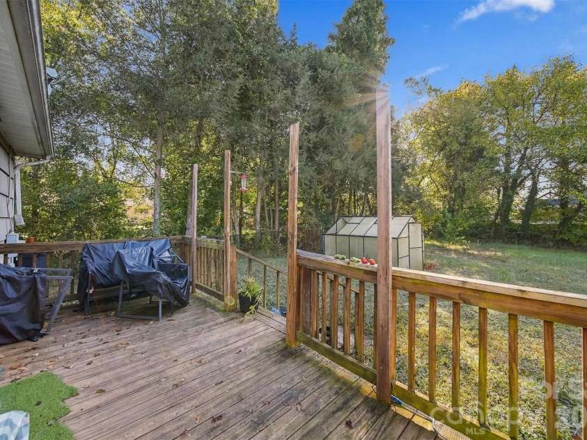 640 Diamondhead Drive, Lenoir, NC 28645.  MLS# CAR4435699, YatesRealty ID 57414. 