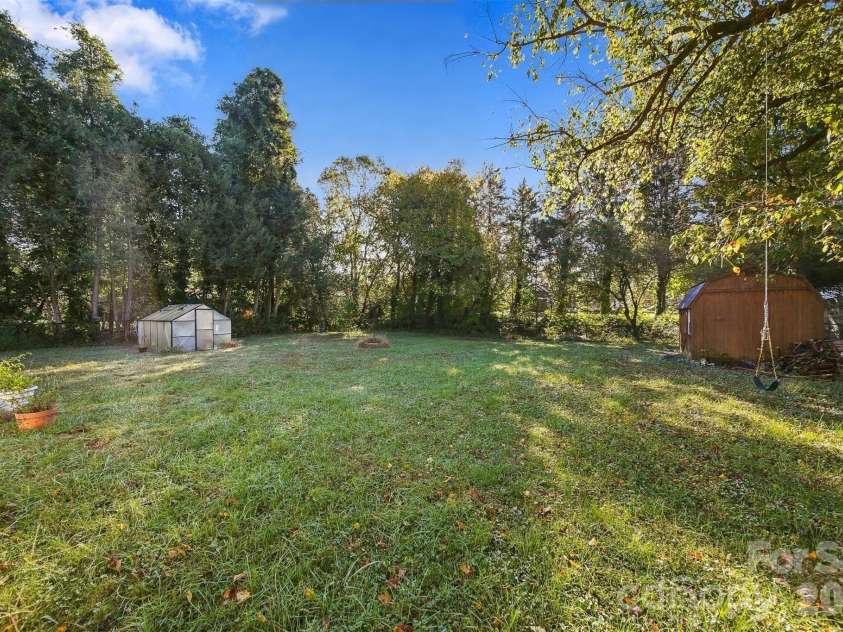 640 Diamondhead Drive, Lenoir, NC 28645.  MLS# CAR4435699, YatesRealty ID 57414. 