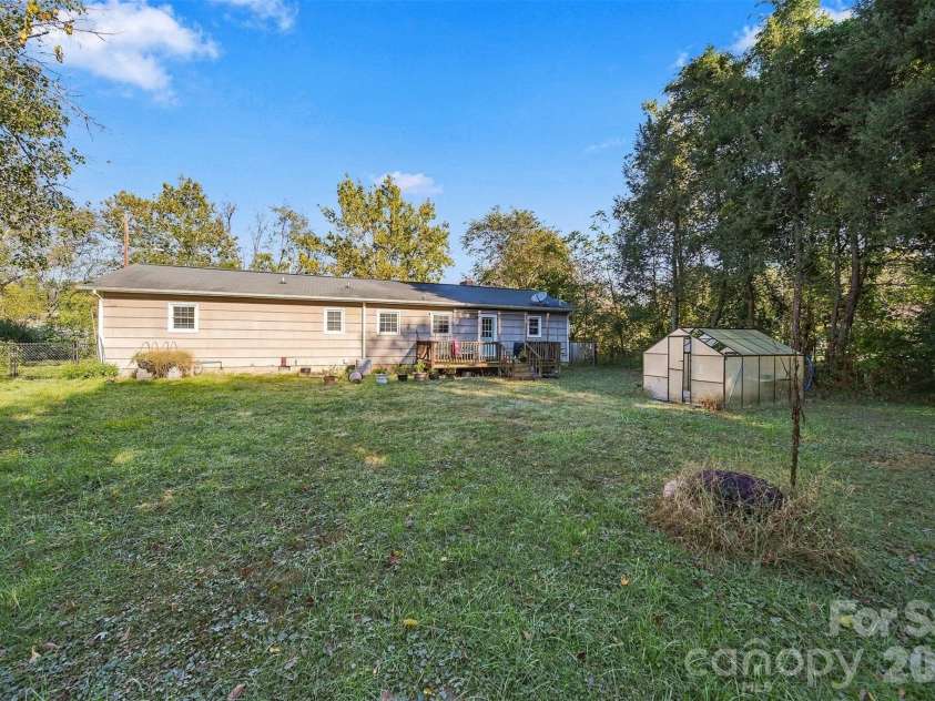 640 Diamondhead Drive, Lenoir, NC 28645.  MLS# CAR4435699, YatesRealty ID 57414. 