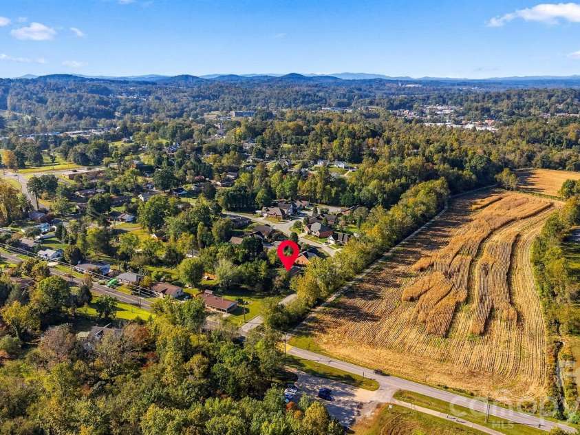 640 Diamondhead Drive, Lenoir, NC 28645.  MLS# CAR4435699, YatesRealty ID 57414. 