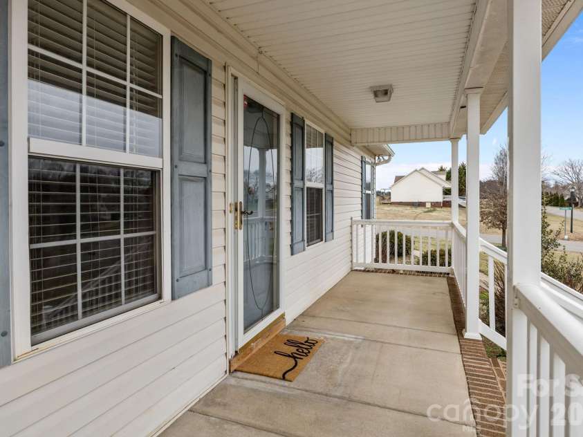 124 Deer Haven Drive, Statesville, NC 28625.  MLS# CAR4341336, YatesRealty ID 5742. 