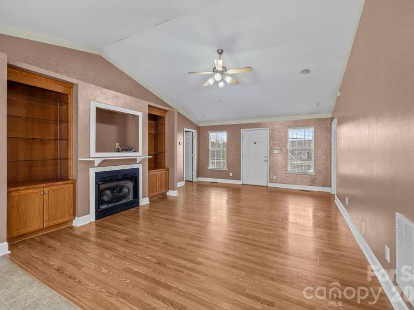 124 Deer Haven Drive, Statesville, NC 28625.  MLS# CAR4341336, YatesRealty ID 5742. 