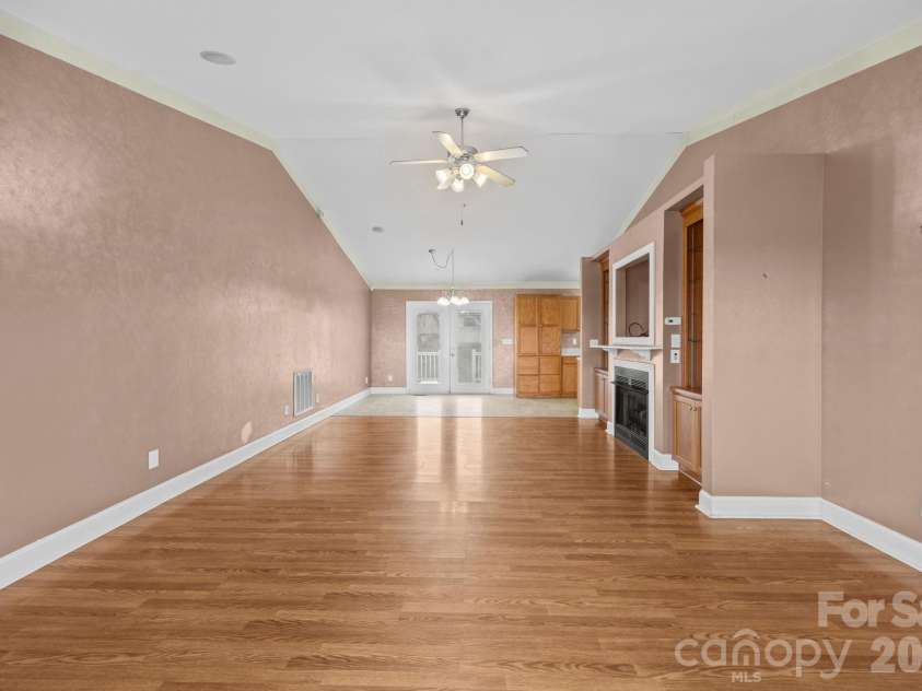 124 Deer Haven Drive, Statesville, NC 28625.  MLS# CAR4341336, YatesRealty ID 5742. 