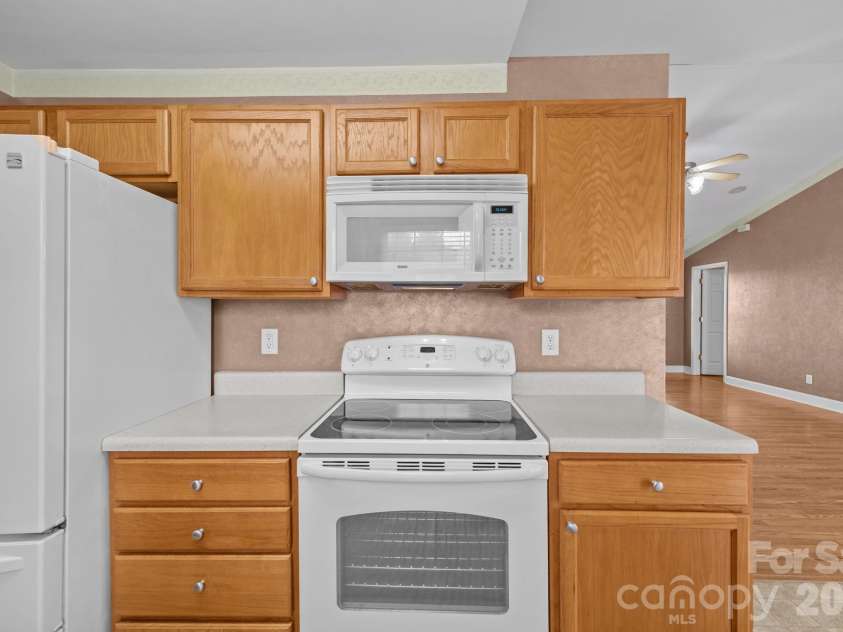 124 Deer Haven Drive, Statesville, NC 28625.  MLS# CAR4341336, YatesRealty ID 5742. 
