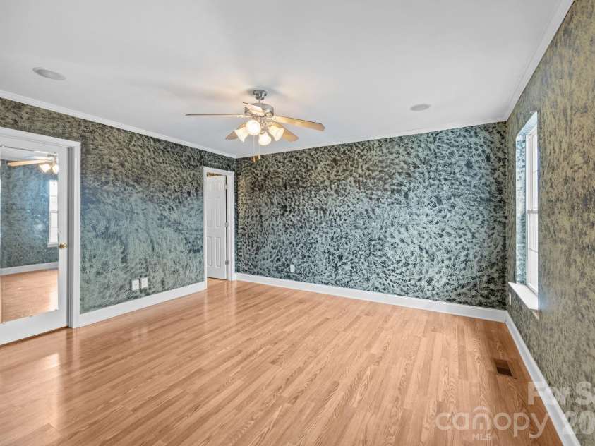 124 Deer Haven Drive, Statesville, NC 28625.  MLS# CAR4341336, YatesRealty ID 5742. 