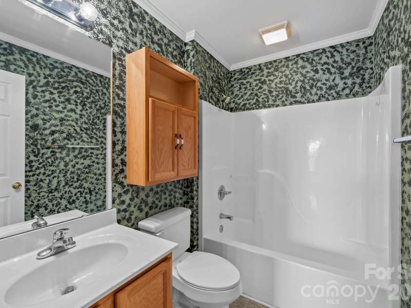 124 Deer Haven Drive, Statesville, NC 28625.  MLS# CAR4341336, YatesRealty ID 5742. 