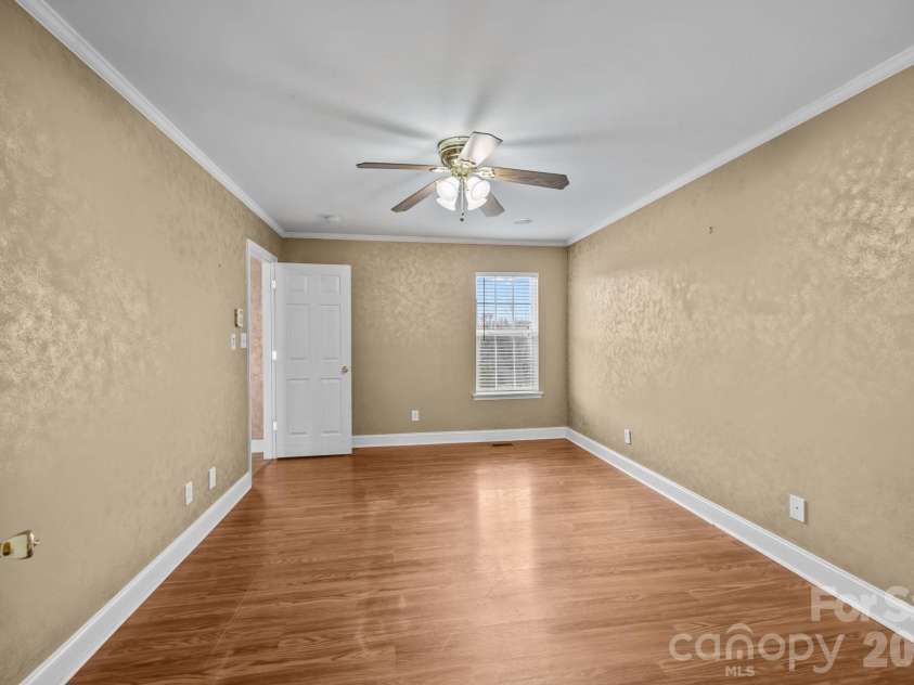 124 Deer Haven Drive, Statesville, NC 28625.  MLS# CAR4341336, YatesRealty ID 5742. 