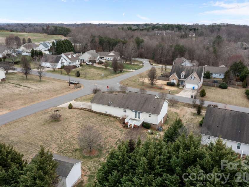 124 Deer Haven Drive, Statesville, NC 28625.  MLS# CAR4341336, YatesRealty ID 5742. 