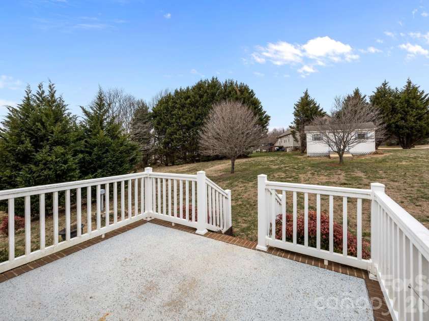 124 Deer Haven Drive, Statesville, NC 28625.  MLS# CAR4341336, YatesRealty ID 5742. 
