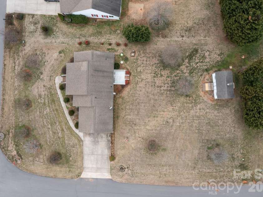 124 Deer Haven Drive, Statesville, NC 28625.  MLS# CAR4341336, YatesRealty ID 5742. 