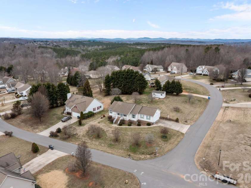 124 Deer Haven Drive, Statesville, NC 28625.  MLS# CAR4341336, YatesRealty ID 5742. 