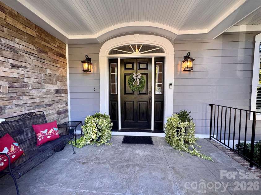 2909 Donegal Drive, Kannapolis, NC 28081.  MLS# CAR4435680, YatesRealty ID 57423. Inviting covered front porch