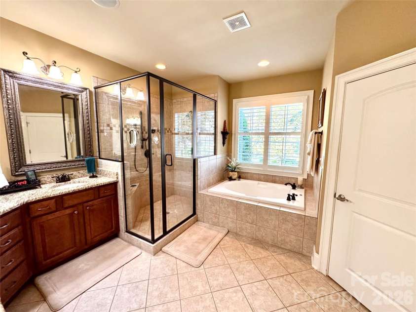 2909 Donegal Drive, Kannapolis, NC 28081.  MLS# CAR4435680, YatesRealty ID 57423. Primary Bath