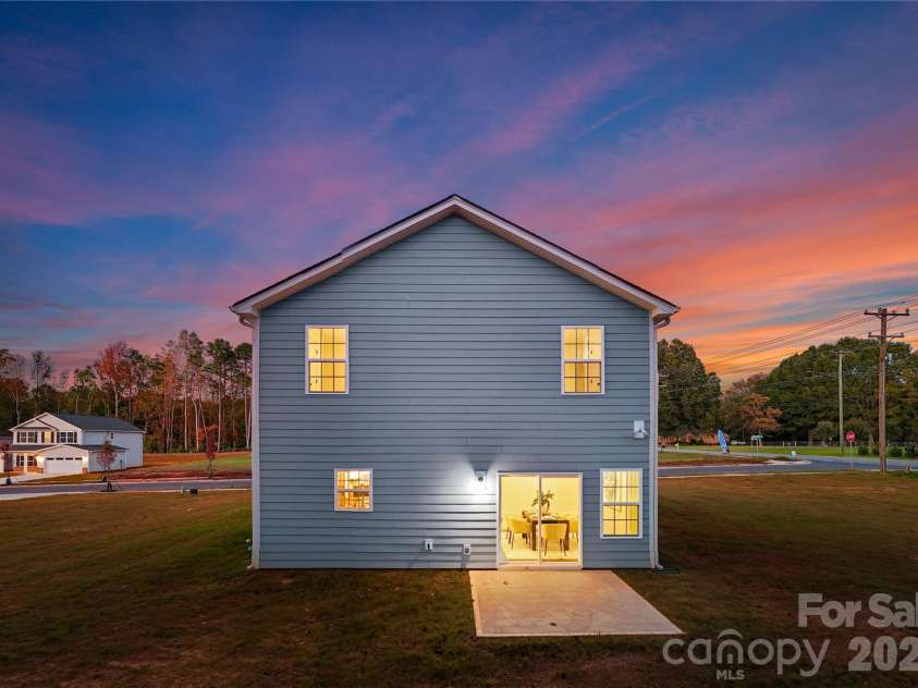 1422 Summerville Road, Charlotte, NC 28214.  MLS# CAR4333269, YatesRealty ID 5743. Representation