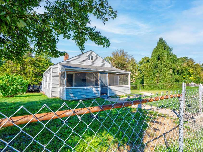 217 Lineberger Street, Shelby, NC 28150.  MLS# CAR4434778, YatesRealty ID 57430. 