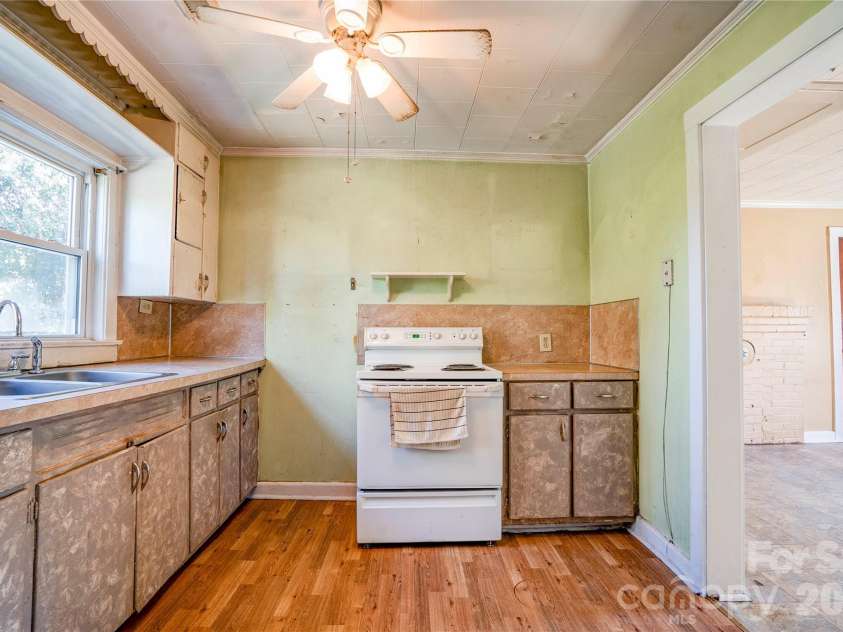 217 Lineberger Street, Shelby, NC 28150.  MLS# CAR4434778, YatesRealty ID 57430. 