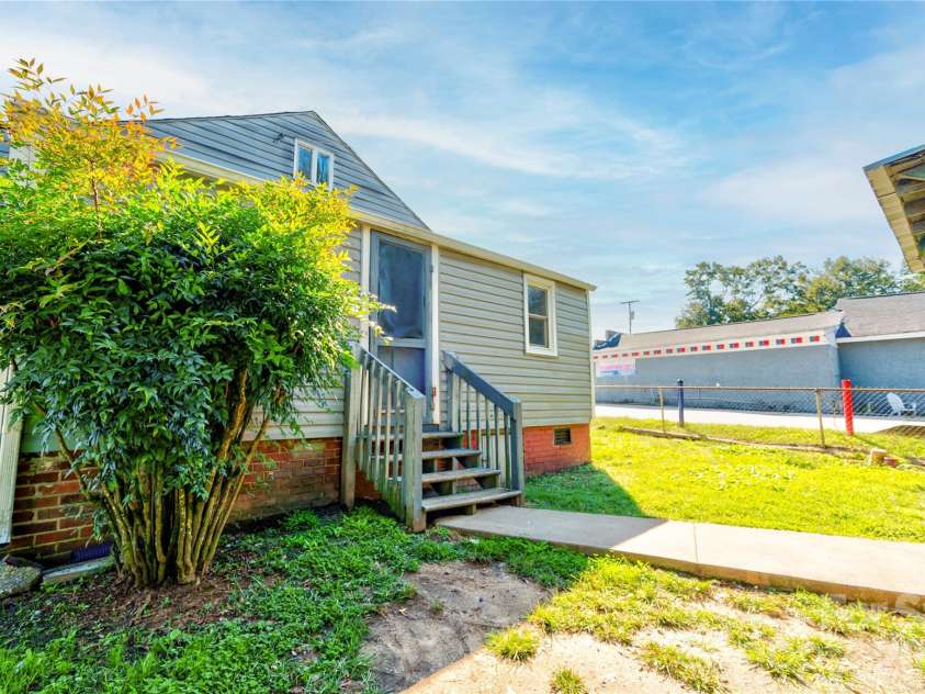 217 Lineberger Street, Shelby, NC 28150.  MLS# CAR4434778, YatesRealty ID 57430. 