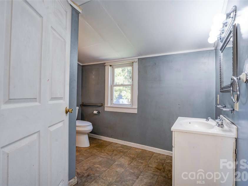 217 Lineberger Street, Shelby, NC 28150.  MLS# CAR4434778, YatesRealty ID 57430. 