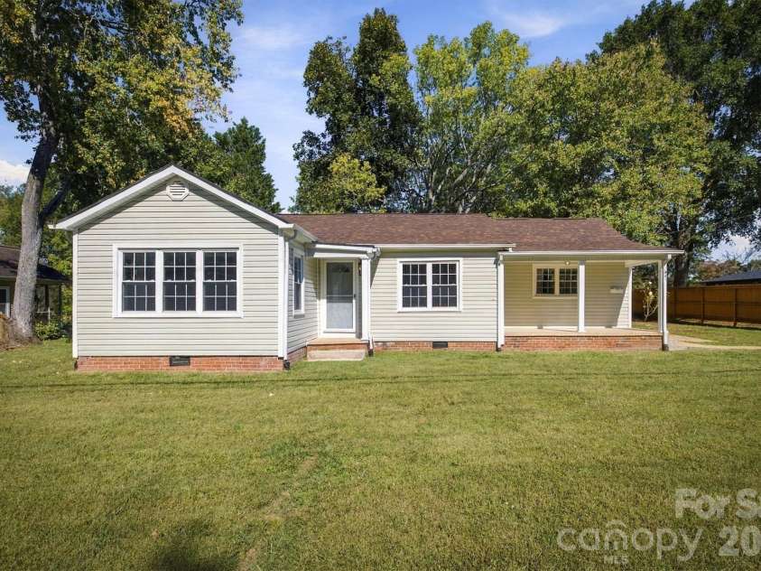 2941 Highland Drive, Lincolnton, NC 28092.  MLS# CAR4431446, YatesRealty ID 57433. 