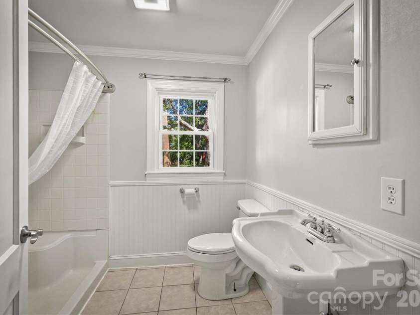 2941 Highland Drive, Lincolnton, NC 28092.  MLS# CAR4431446, YatesRealty ID 57433. 