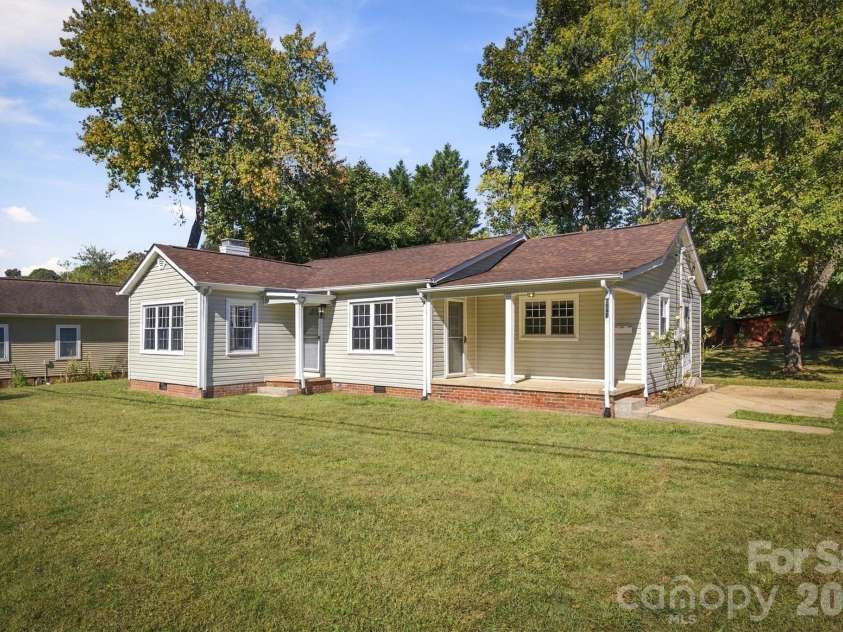 2941 Highland Drive, Lincolnton, NC 28092.  MLS# CAR4431446, YatesRealty ID 57433. 