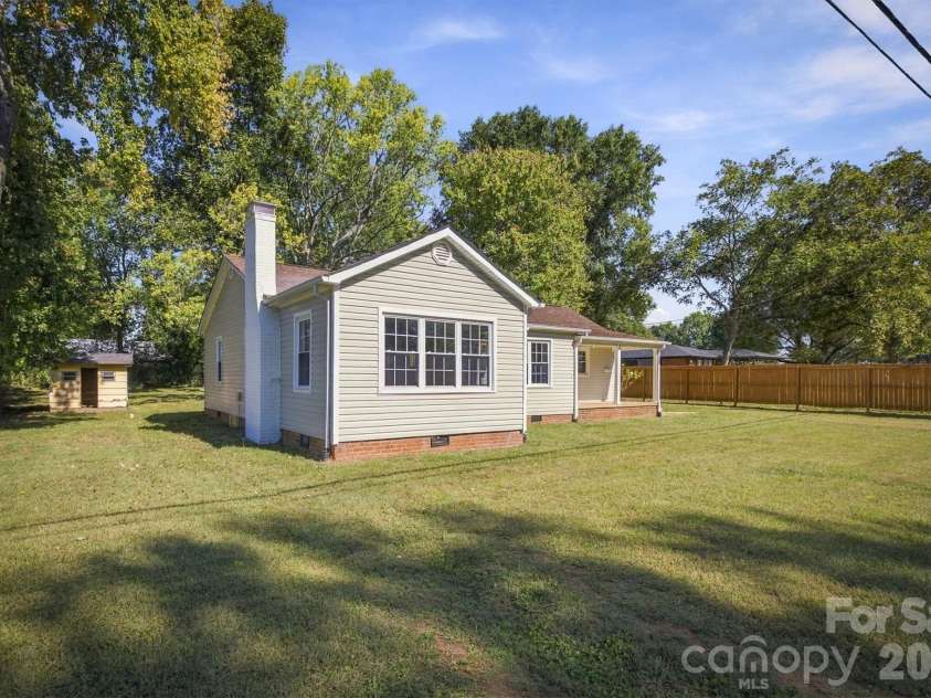 2941 Highland Drive, Lincolnton, NC 28092.  MLS# CAR4431446, YatesRealty ID 57433. 