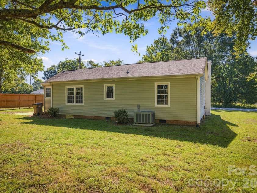 2941 Highland Drive, Lincolnton, NC 28092.  MLS# CAR4431446, YatesRealty ID 57433. 