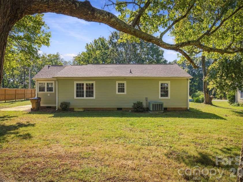 2941 Highland Drive, Lincolnton, NC 28092.  MLS# CAR4431446, YatesRealty ID 57433. 