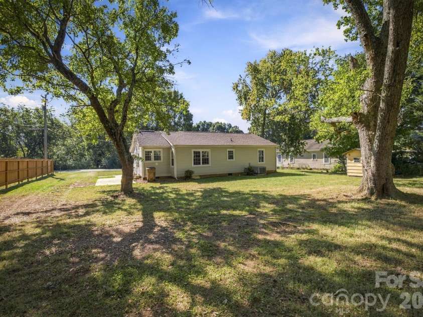 2941 Highland Drive, Lincolnton, NC 28092.  MLS# CAR4431446, YatesRealty ID 57433. 